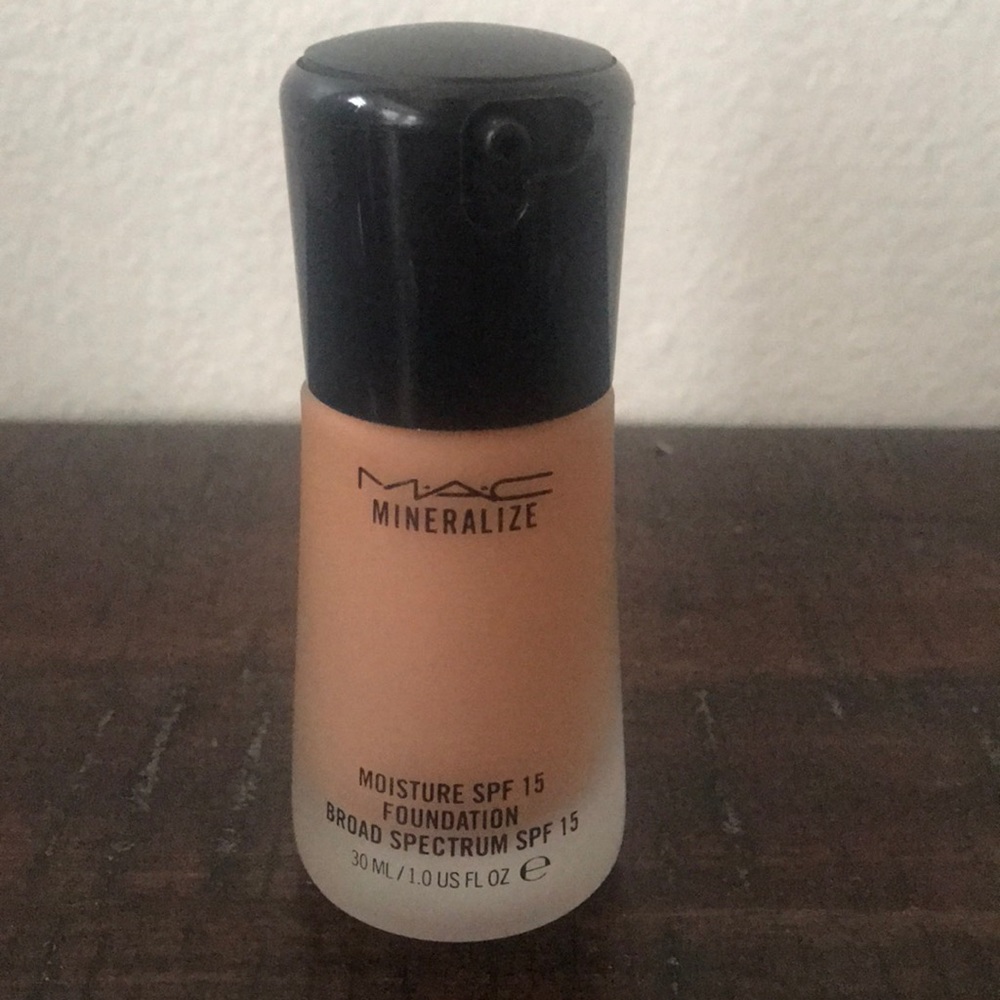 MAC Cosmetics Mineralized Liquid Foundation